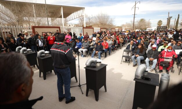 Entrega calentones Presidente Municipal a familias del Valle de Juárez