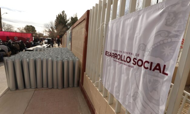 Entrega calentones Presidente Municipal a familias del Valle de Juárez