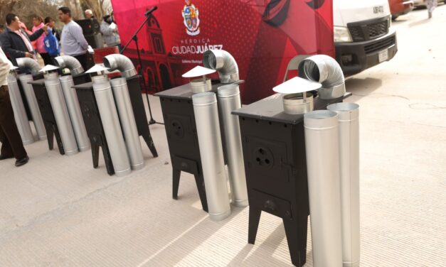 Entrega calentones Presidente Municipal a familias del Valle de Juárez