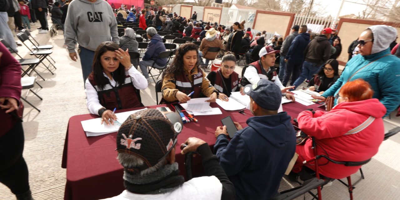 Entrega calentones Presidente Municipal a familias del Valle de Juárez