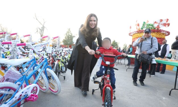 Parte presidenta del DIF, Rubí Enríquez rosca gigante