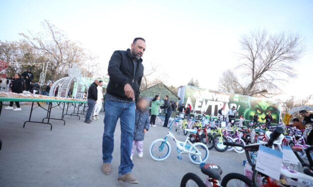 Parte presidenta del DIF, Rubí Enríquez rosca gigante