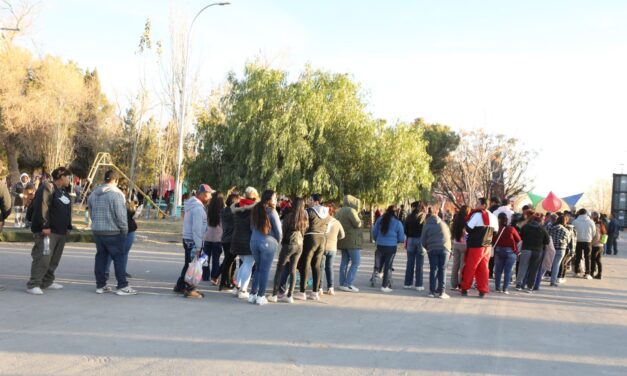 Parte presidenta del DIF, Rubí Enríquez rosca gigante