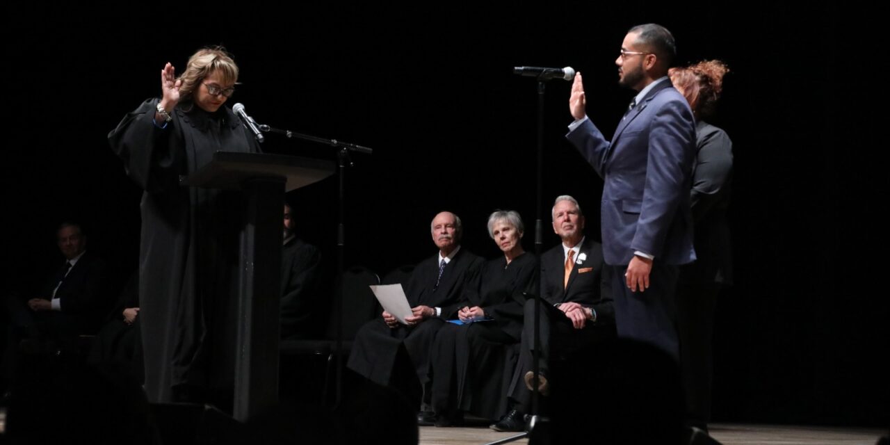 Toma protesta el nuevo Alcalde de El Paso, Texas