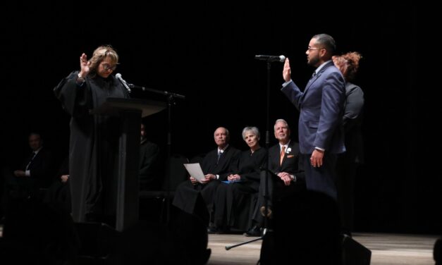 Toma protesta el nuevo Alcalde de El Paso, Texas