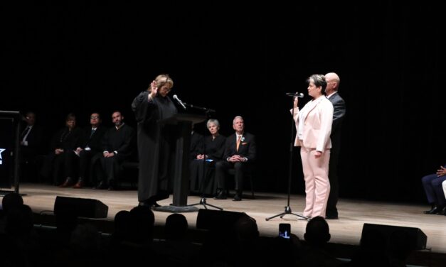 Toma protesta el nuevo Alcalde de El Paso, Texas