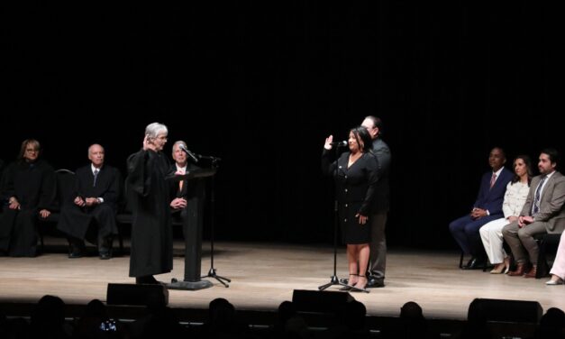 Toma protesta el nuevo Alcalde de El Paso, Texas