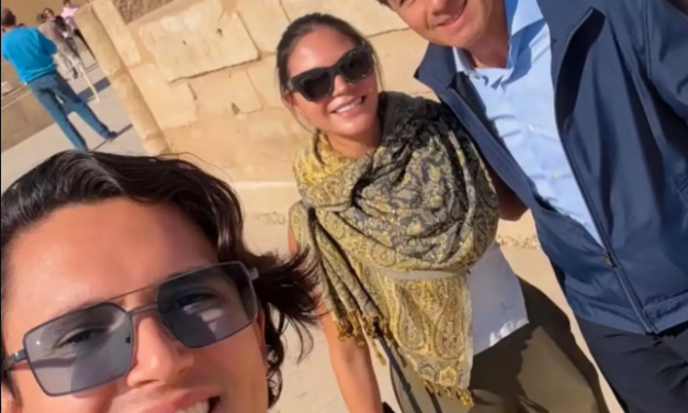 Captan a Enrique Peña Nieto de paseo por Egipto