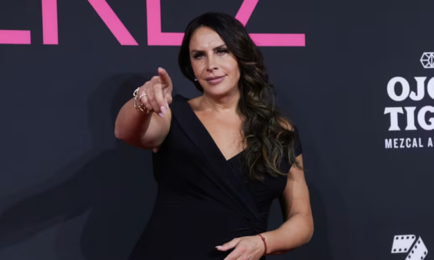 Karla Sofía Gascón pide disculpas tras la viralización de sus antiguos tuits: “me apena profundamente”