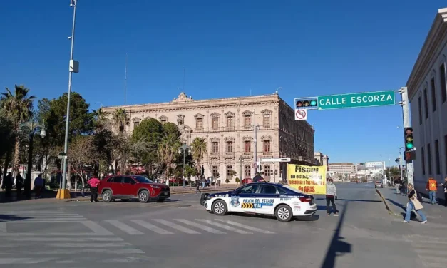 Afectados por Aras cierran calles del centro; exigen a autoridades que le den celeridad al caso