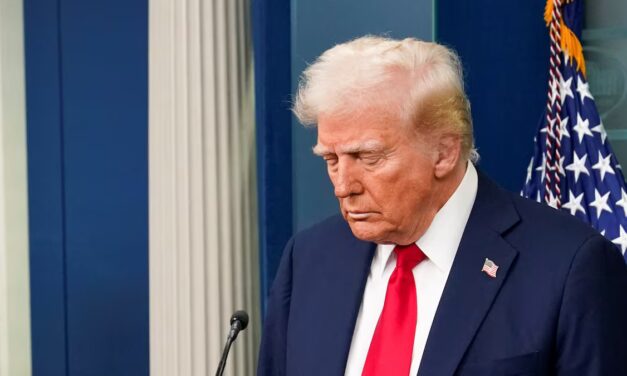 Trump acusa a Obama y Biden del accidente de avión en Washington por los programas de diversidad en el control aéreo