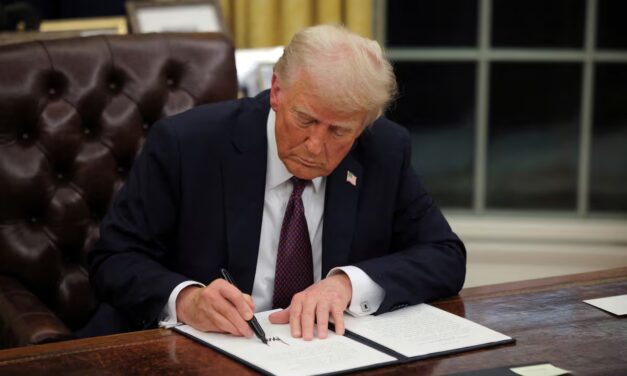 Trump despide a los empleados del Departamento de Justicia que le investigaron