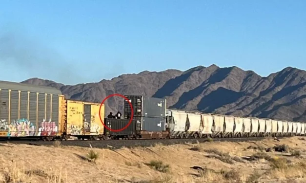 Intentan más migrantes llegar a Juárez en vagón del tren