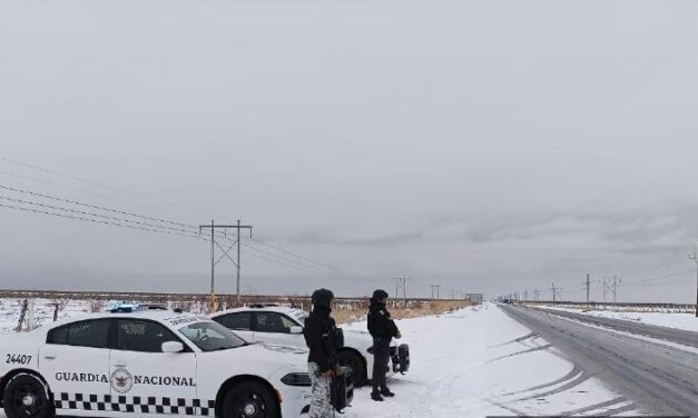 Cierran carreteras en Janos por nevadas