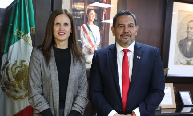 Visita la Cónsul de Canadá en México al Presidente Pérez Cuéllar