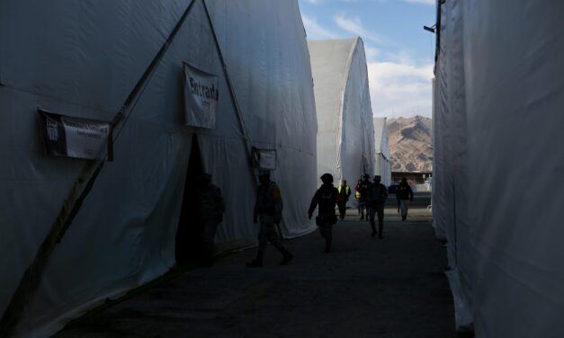 Lista la Carpa / Albergue que el Gobierno Federal instaló en la zona de ‘El Punto’