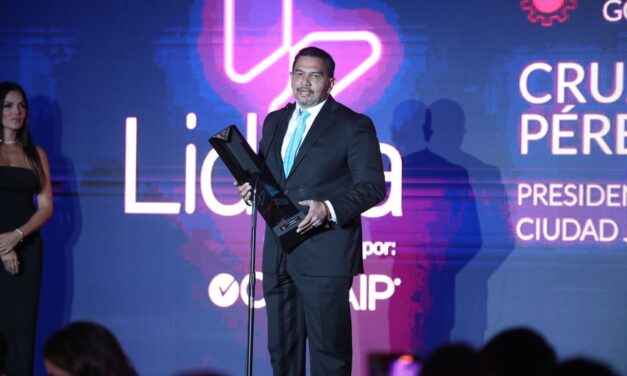 Reconocen al Alcalde Cruz Pérez Cuéllar con Premio “Lidera 2025”