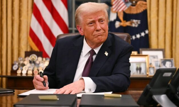 Trump pospone al 2 de abril la imposición de aranceles del 25% a México y Canadá