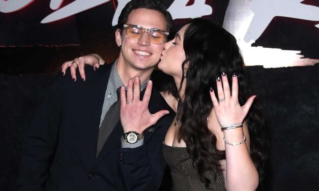 Protagonistas de la serie ‘Cobra Kai’ anuncian su compromiso