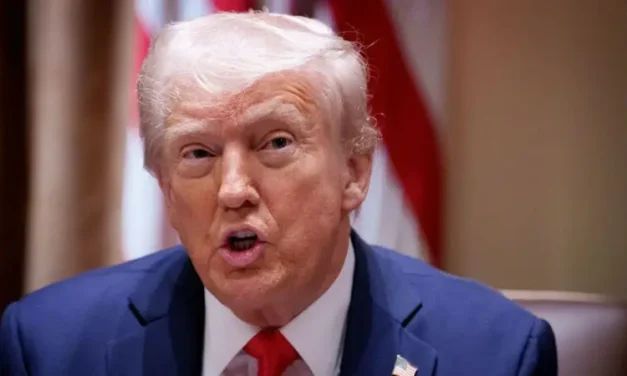 Trump dice que Maduro no está cumpliendo con el acuerdo de recibir migrantes deportados y anuncia el fin de la licencia para que la petrolera Chevron opere en Venezuela