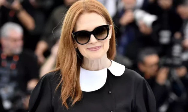 Julianne Moore está en ‘shock’ ante prohibición de su libro por Trump