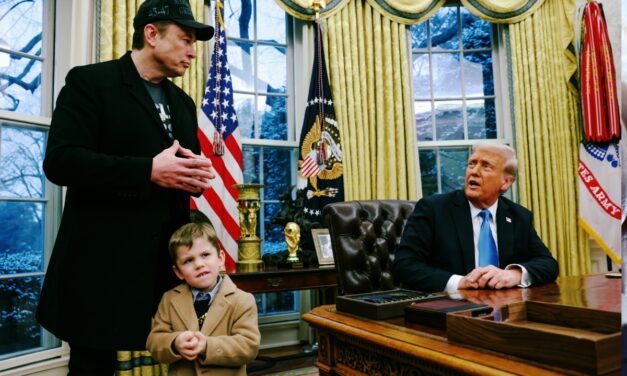 Trump firma decreto para dar más poder a Musk y reducir el tamaño de la administración