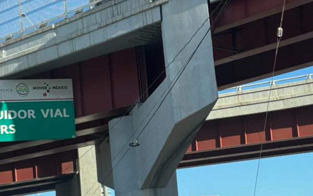 Rescatan a mujer que intentaba lanzarse de un puente en Eje Vial y Sanders