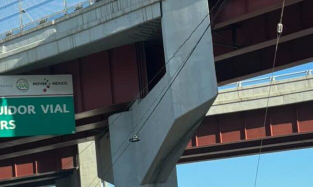 Rescatan a mujer que intentaba lanzarse de un puente en Eje Vial y Sanders