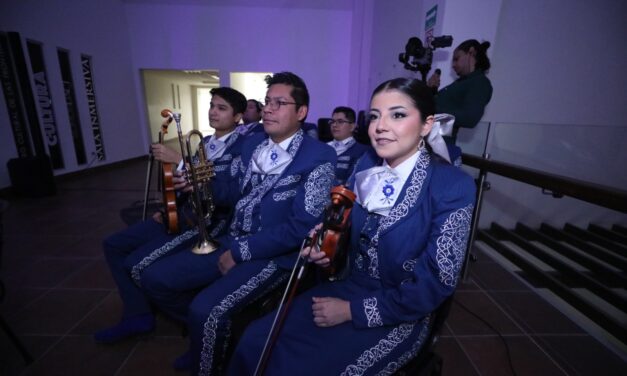 Cruz Pérez Cuéllar reafirma su apoyo a la preservación del mariachi en Ciudad Juárez