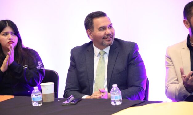 Cruz Pérez Cuéllar reafirma su apoyo a la preservación del mariachi en Ciudad Juárez