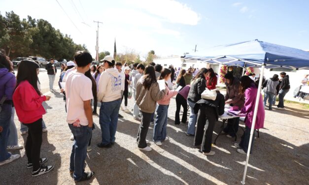 Adoptan juarenses a mascotas en “Paseo con Huellitas”