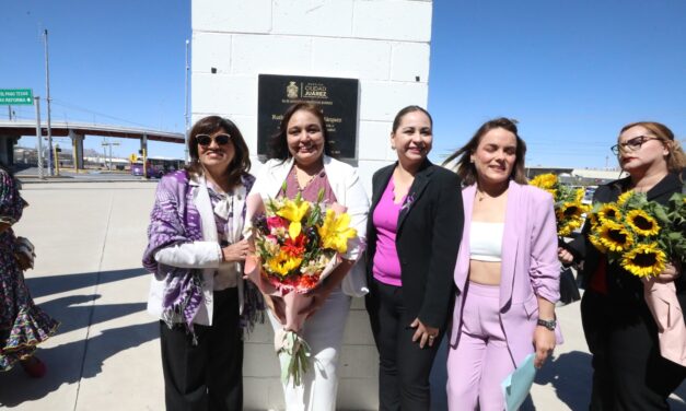 Develan placa en Rotonda a las Mujeres Ilustres dedicado a la activista y escritora Ruth Vargas
