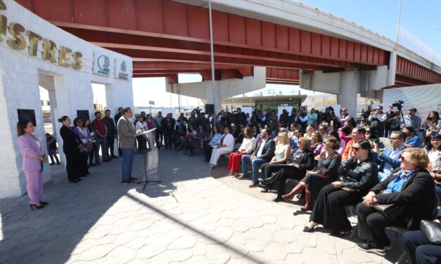 Develan placa en Rotonda a las Mujeres Ilustres dedicado a la activista y escritora Ruth Vargas