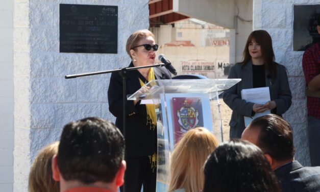 Develan placa en Rotonda a las Mujeres Ilustres dedicado a la activista y escritora Ruth Vargas