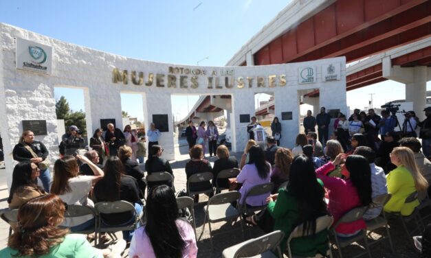 Develan placa en Rotonda a las Mujeres Ilustres dedicado a la activista y escritora Ruth Vargas
