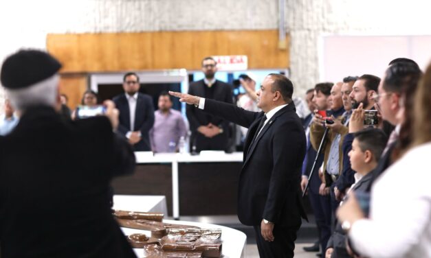 Toman protesta a nuevo regidor y se modifican comisiones edilicias