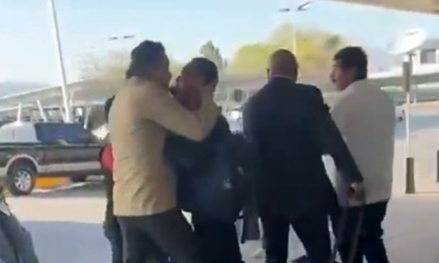 Confrontación entre Eduardo Almeida y Javier Corral en el aeropuerto de Chihuahua