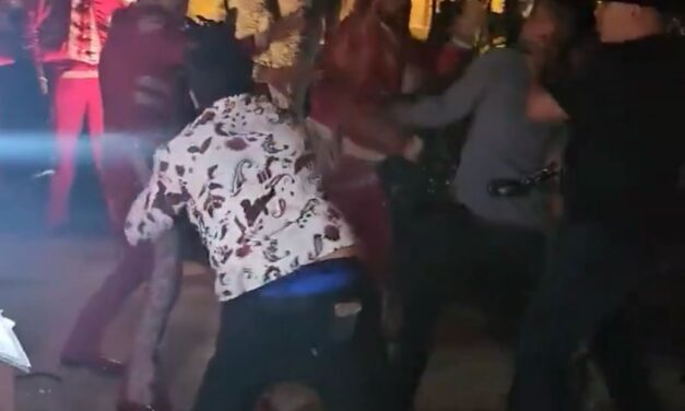 “Guitarras, trompetas… ¡y cinturones! Mariachis y norteños protagonizan pelea en Guanajuato”