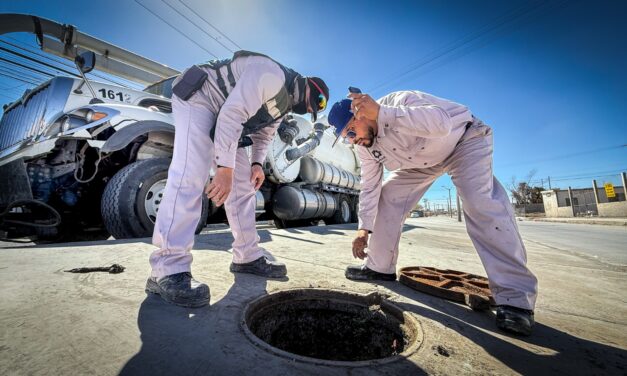 Realizan mantenimiento a la Red de Alcantarillado en el Suroriente de la Ciudad
