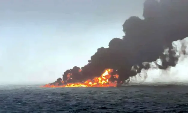Un buque petrolero y un carguero con sustancias químicas altamente tóxicas chocan en el mar del Norte frente a la costa británica