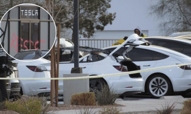 Investigan incendio de vehículos en el Centro de Colisiones de Tesla de Las Vegas