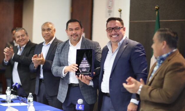 Refrenda Alcalde compromiso con el sector empresarial durante toma de protesta de nuevo presidente de CANACO