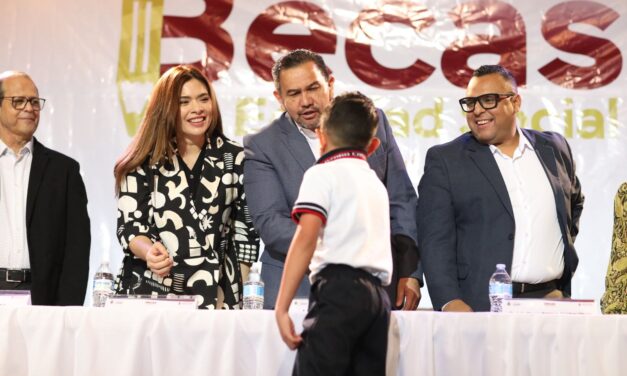 Entregan becas de Equidad Social a estudiantes de preescolar y primaria