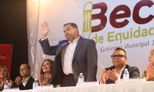 Entregan becas de Equidad Social a estudiantes de preescolar y primaria