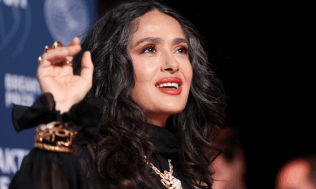 Salma Hayek expone el impacto económico de los latinos indocumentados en EE.UU.