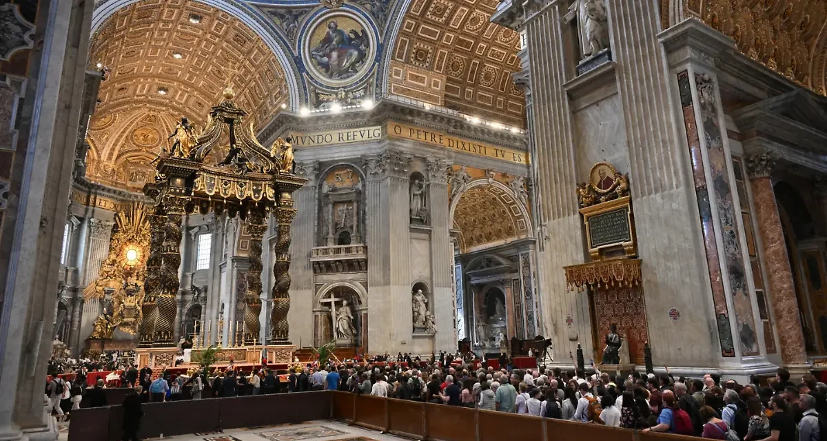 Miles despiden al Papa Francisco en la Basílica de San Pedro