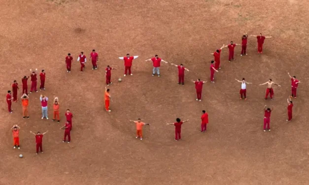 Migrantes detenidos en Texas lanzan mensaje de auxilio ante temor de ser enviados a prisión de El Salvador