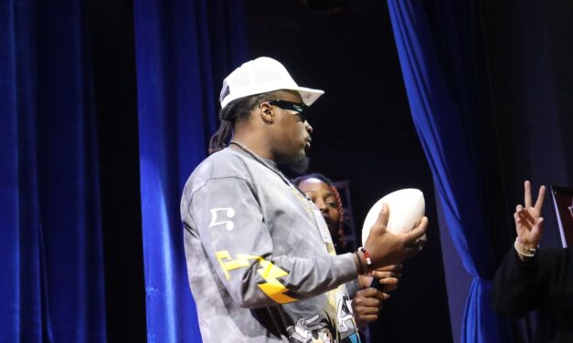 Jugadores de la NFL impulsan campamentos deportivos en Ciudad Juárez en busca de talento juvenil