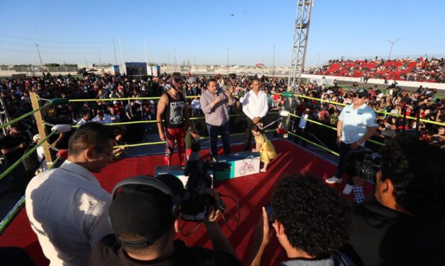 Celebran a la niñez juarense con gran función de lucha libre y ambiente familiar