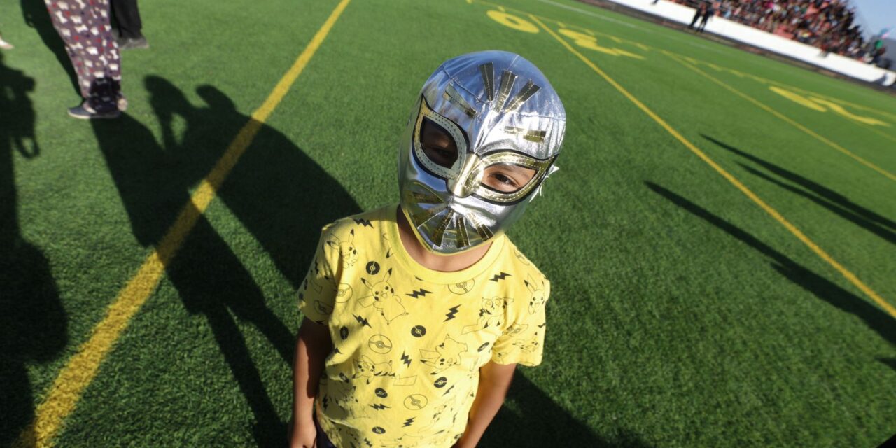 Celebran a la niñez juarense con gran función de lucha libre y ambiente familiar